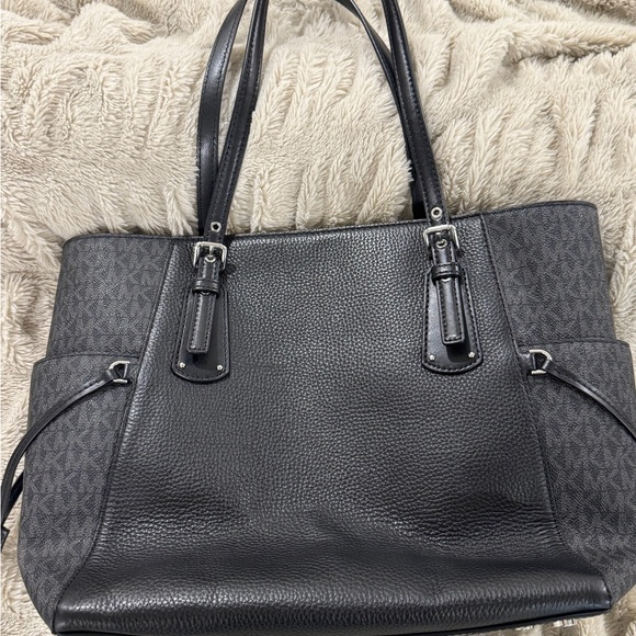 Michael Kors Voyager Tote Bag Zebra Stripe Calf Hair - Picture 4 of 12